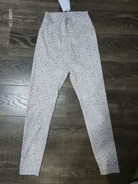 High-Rise Leopard Print Leggings in Pale Pink